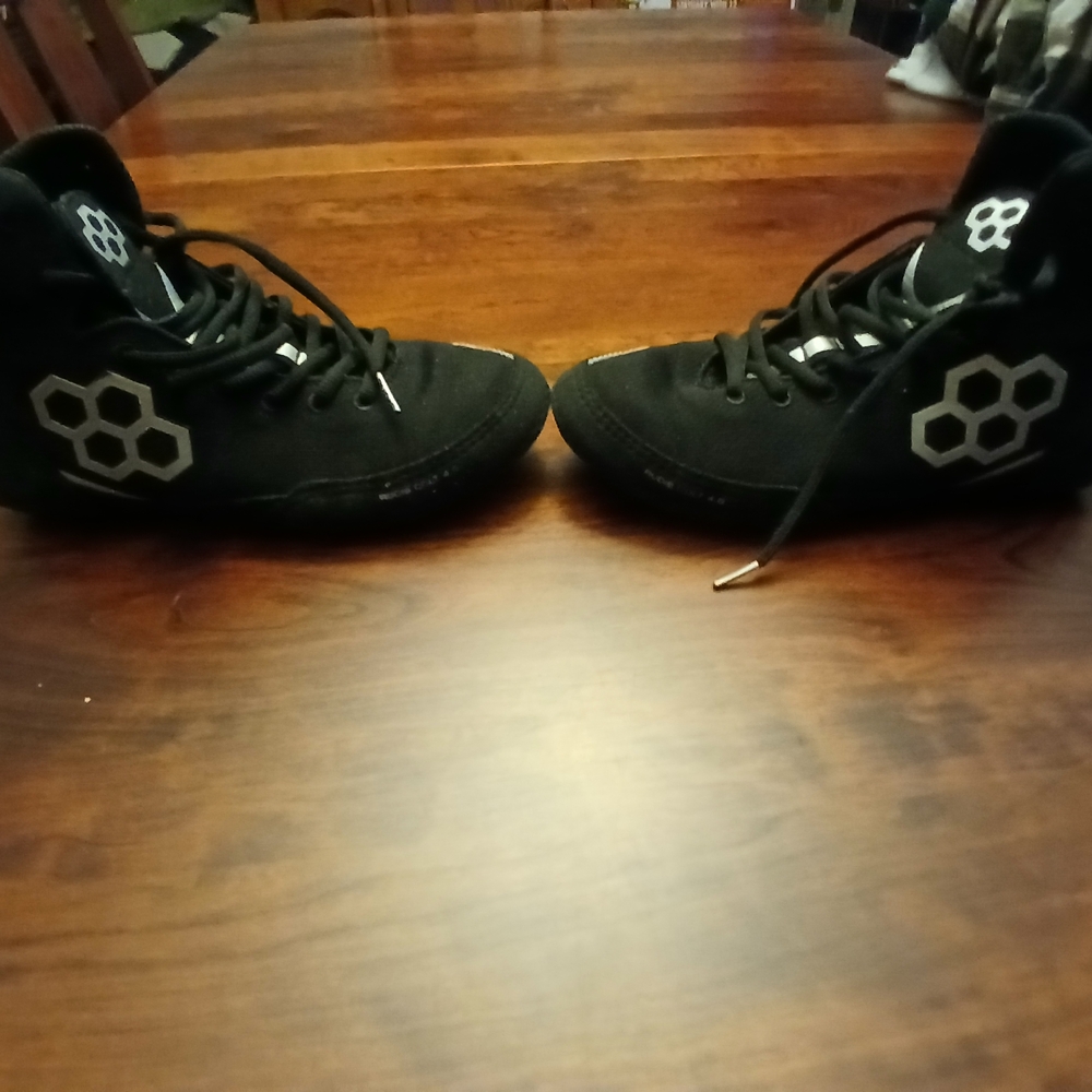 Black Wrestling Shoes with Hexagon Design